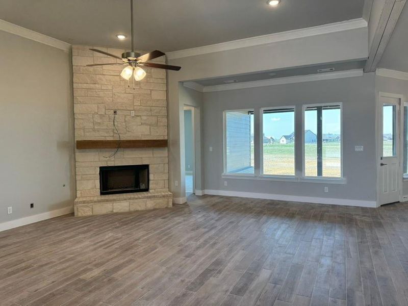 Spacious, unfurnished interior of a new home in Rocky Top, Krum (Image 9).