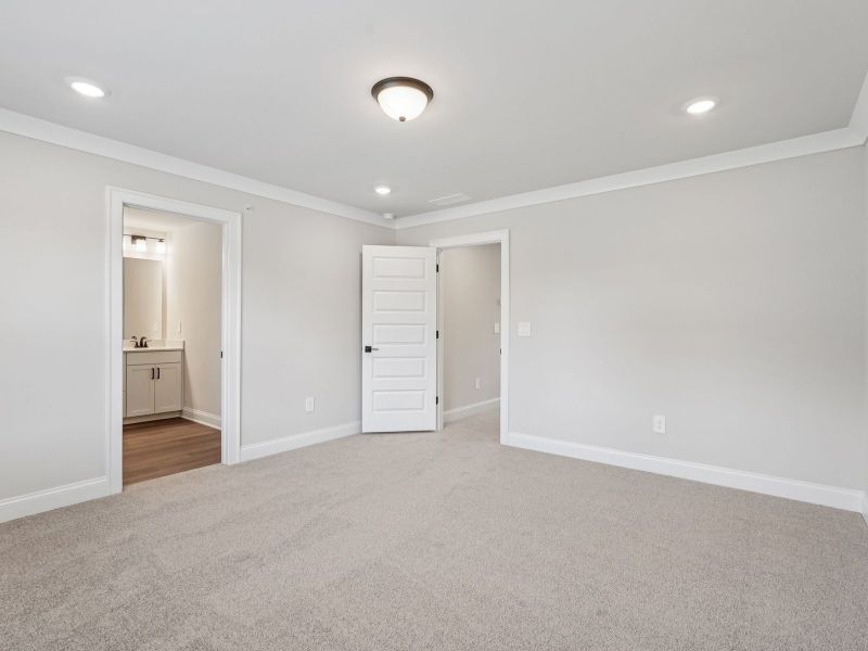 Spacious, unfurnished interior of a new home in Martin Springs - Highland Series, Lawrenceville (Image 16).