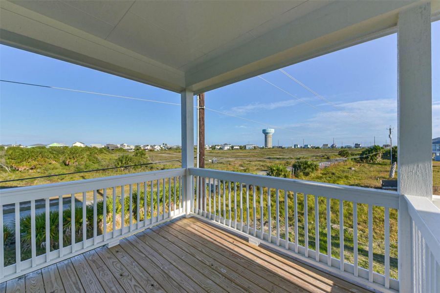 Exterior details and patio area of a home in , Galveston (Image 33).