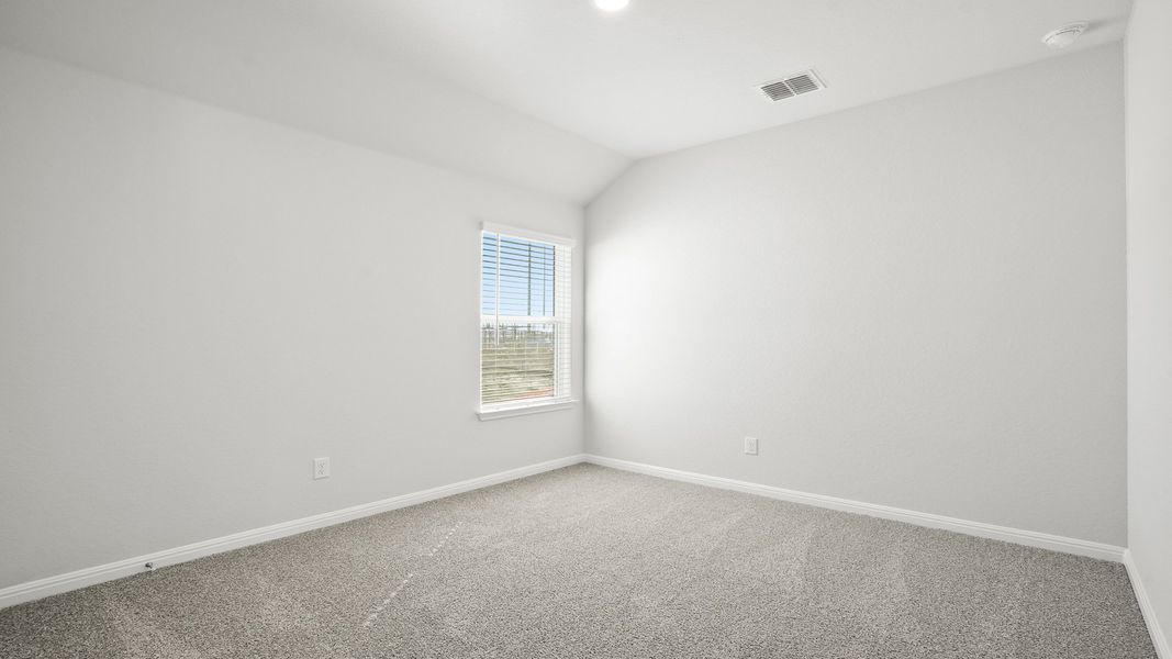 Spacious, unfurnished interior of a new home in Hunters Ranch, San Antonio (Image 14).