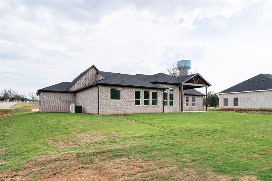 Exterior details and patio area of a home in Pecan Plantation, Granbury (Image 3). Exterior details and patio area of a home in Pecan Plantation, Granbury (Image 3).