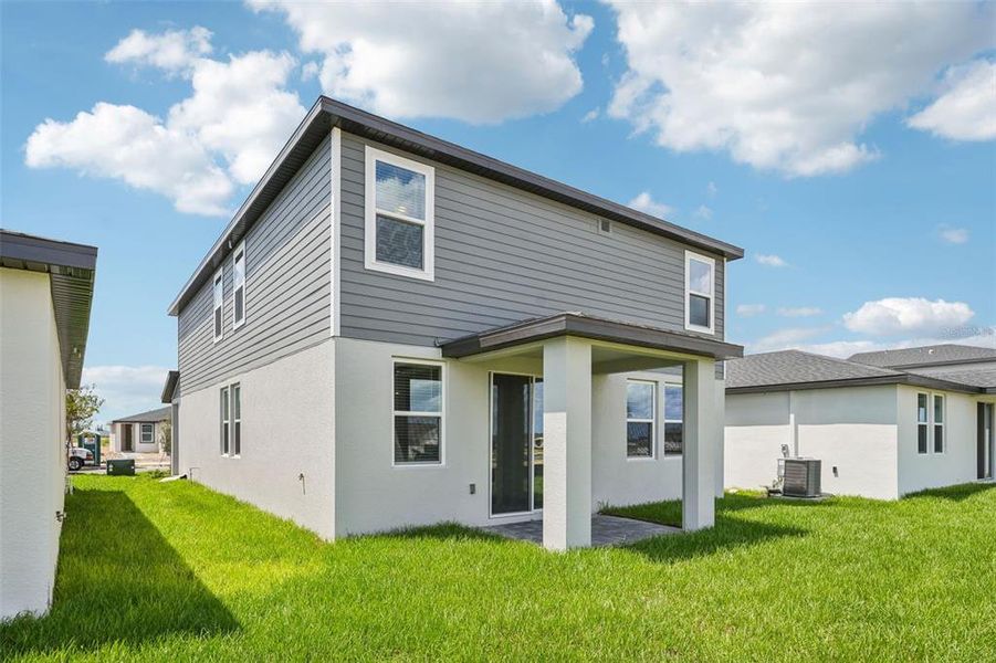 Exterior details and patio area of a home in Crosswinds - Classic Series, Haines City (Image 3).
