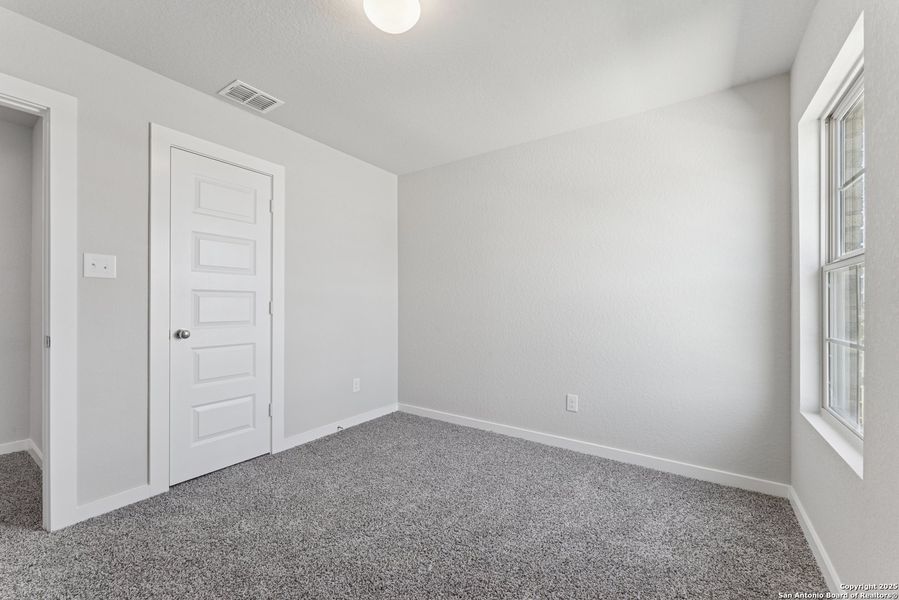 Spacious, unfurnished interior of a new home in Mesquite Ridge, San Antonio (Image 15). Spacious, unfurnished interior of a new home in Mesquite Ridge, San Antonio (Image 15).