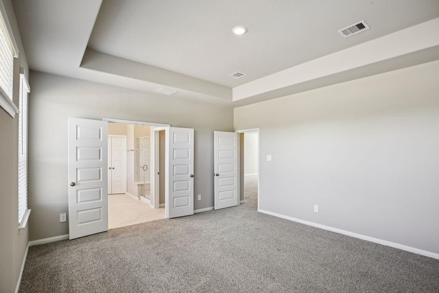 Spacious, unfurnished interior of a new home in Kemah Crossing - Luxe Series, Kemah (Image 14).