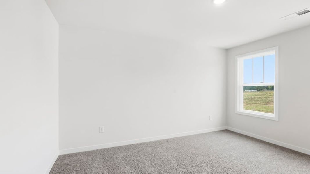 Spacious, unfurnished interior of a new home in Sycamore Cove, Woodruff (Image 28).