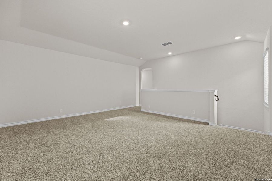 Spacious, unfurnished interior of a new home in Stonehill, San Antonio (Image 22).