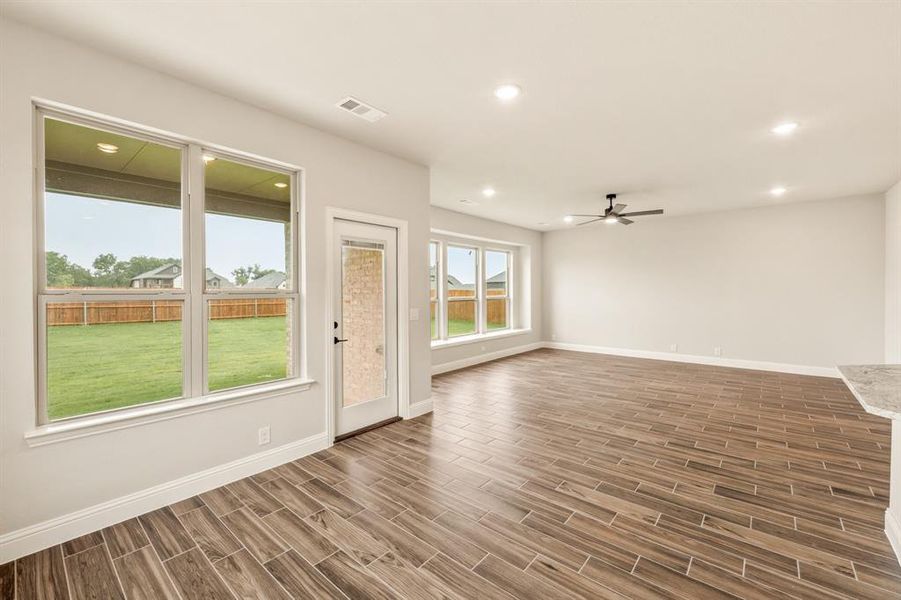 Spacious, unfurnished interior of a new home in Hampton Park, Glenn Heights (Image 19).