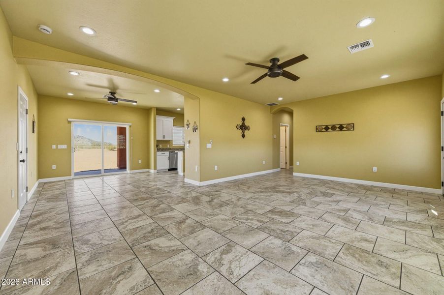 25-web-or-mls-210 N Pettoshas Dr-24