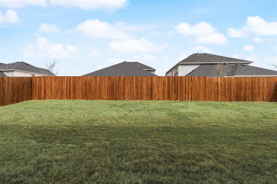 Exterior details and patio area of a home in Sutton Fields, Celina (Image 25).