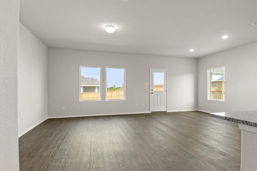 Spacious, unfurnished interior of a new home in Cloverleaf, Austin (Image 23).