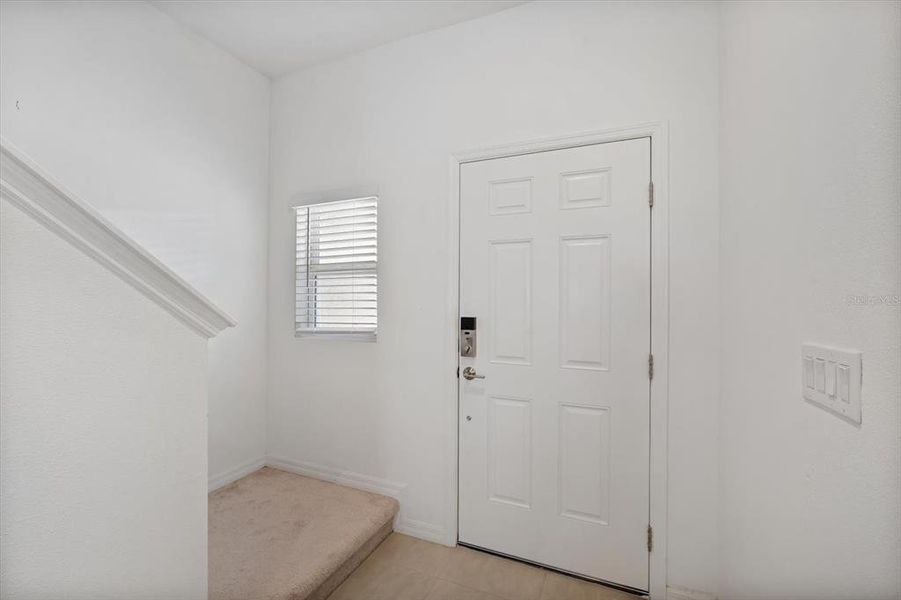 Spacious, unfurnished interior of a new home in , Sarasota (Image 18).