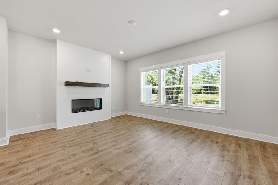 Spacious, unfurnished interior of a new home in , Charleston (Image 17).