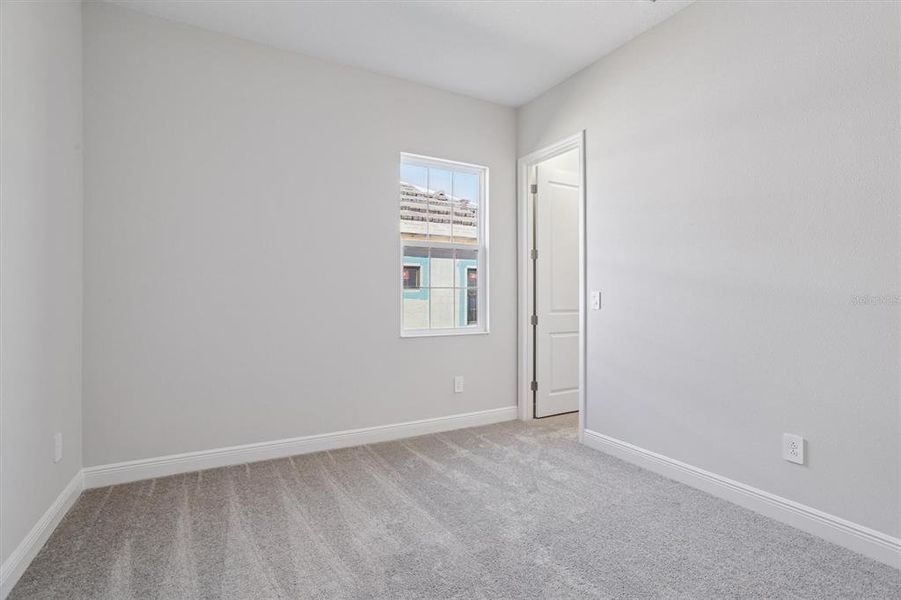 Spacious, unfurnished interior of a new home in Crestwood Estates, Valrico (Image 28).