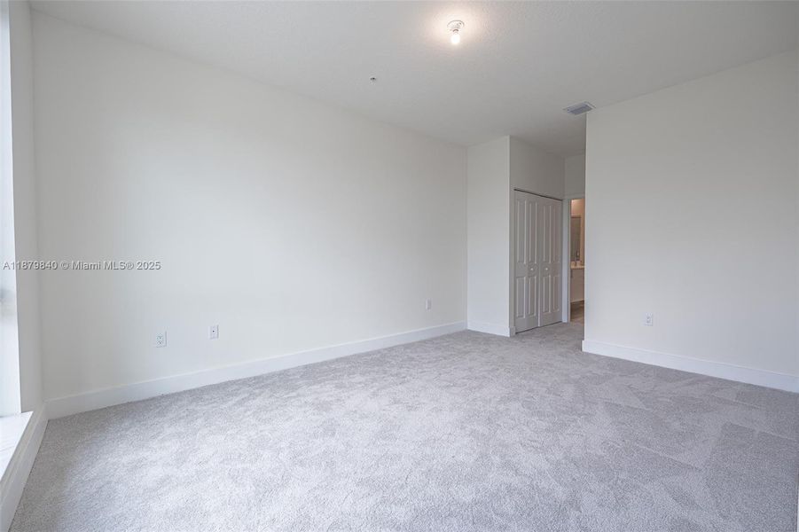 Spacious, unfurnished interior of a new home in , Doral (Image 32).