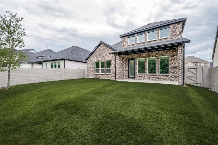 Exterior details and patio area of a home in , McKinney (Image 4).