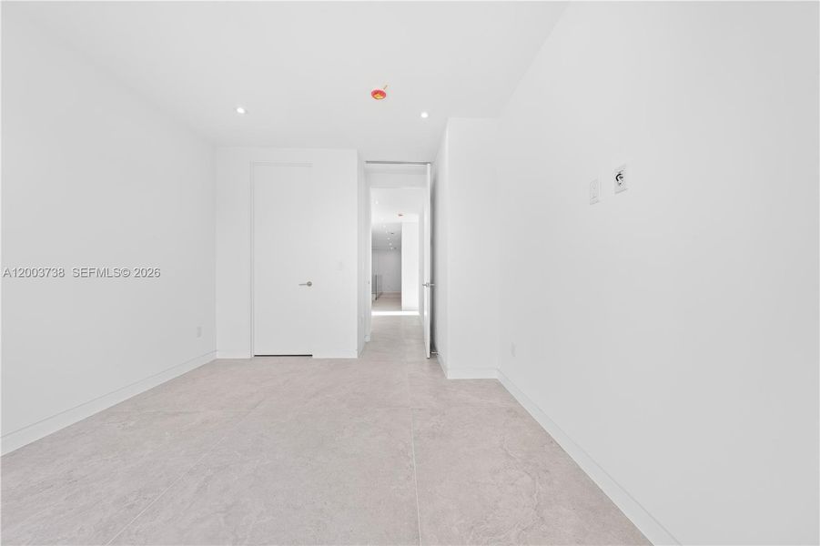 Spacious, unfurnished interior of a new home in , Miami (Image 31).