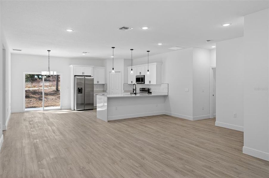 Spacious, unfurnished interior of a new home in , Citrus Springs (Image 8).