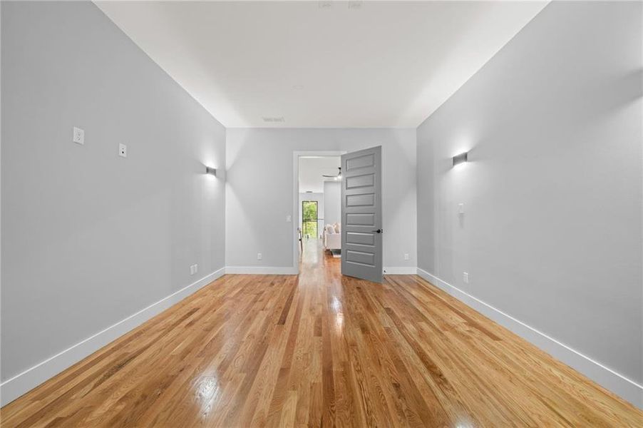 Spacious, unfurnished interior of a new home in , Alpharetta (Image 37).