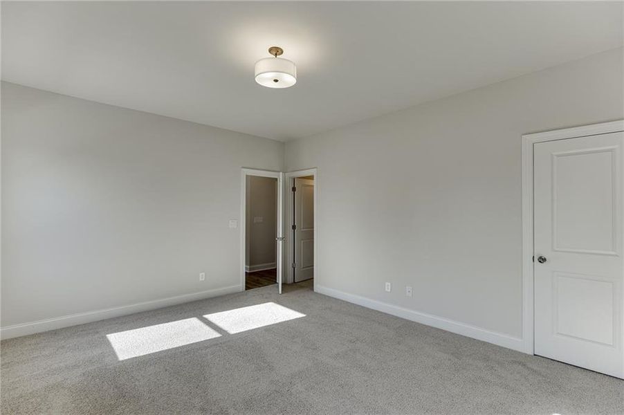 Spacious, unfurnished interior of a new home in , Bishop (Image 22).