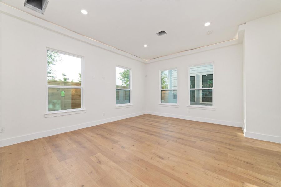 Spacious, unfurnished interior of a new home in , Houston (Image 25).
