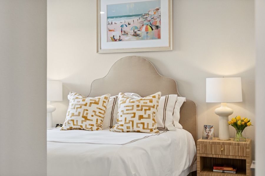 Representative furnished interior of a home built from the Heritage 2 by Neal Communities in Palmera, Venice (Image 9).