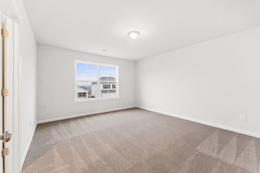 Spacious, unfurnished interior of a new home in Six Oaks, Summerville (Image 36).