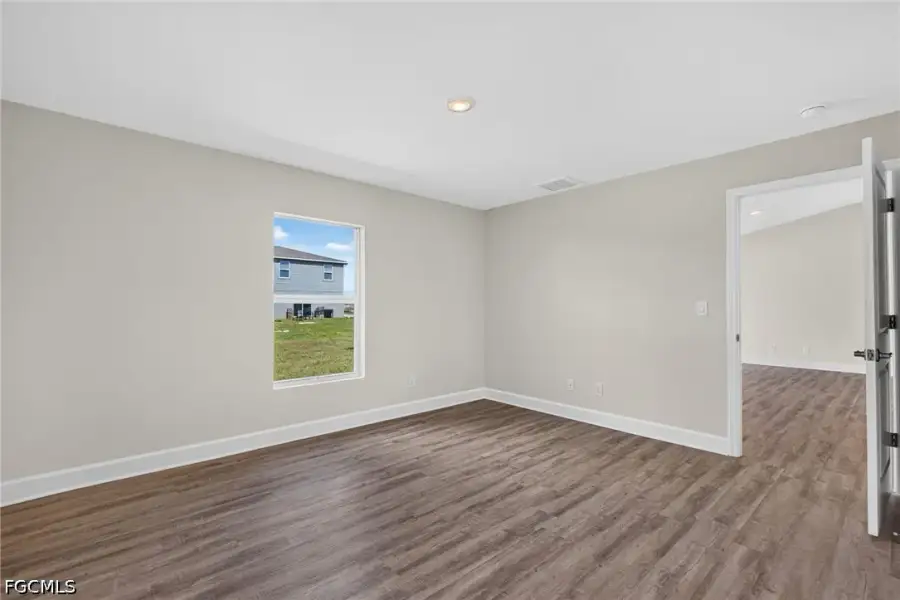 Spacious, unfurnished interior of a new home in Cape Coral, Cape Coral (Image 21).