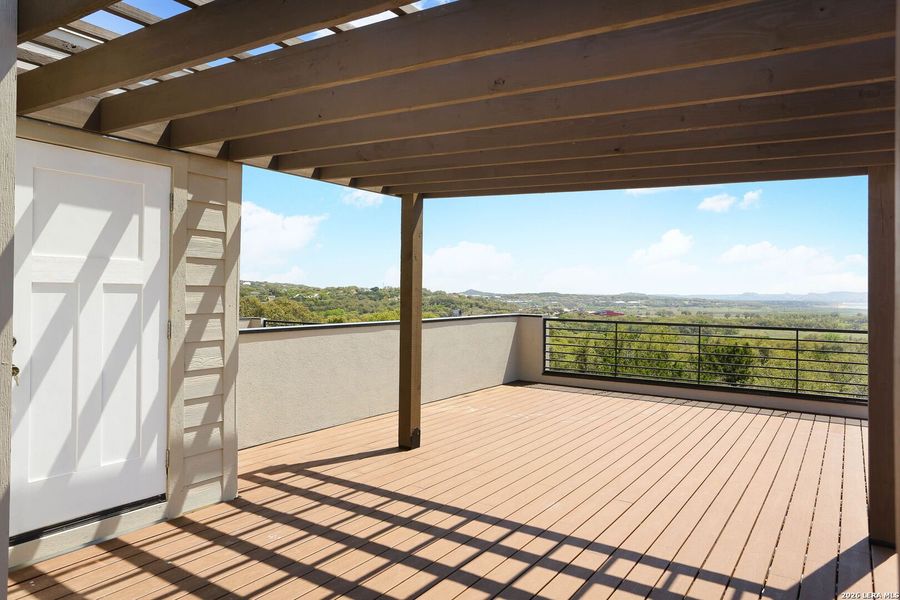 Exterior details and patio area of a home in , Canyon Lake (Image 19).