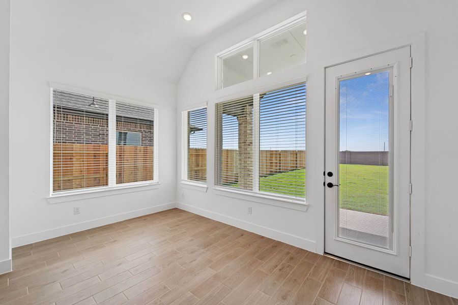 Spacious, unfurnished interior of a new home in Brookewater, Rosenberg (Image 18).