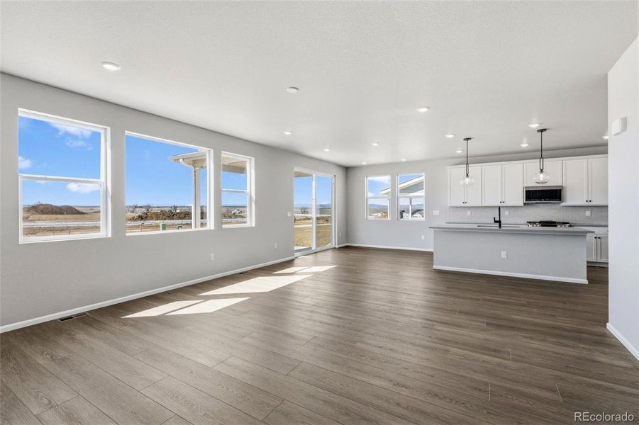 Spacious, unfurnished interior of a new home in , Aurora (Image 18).