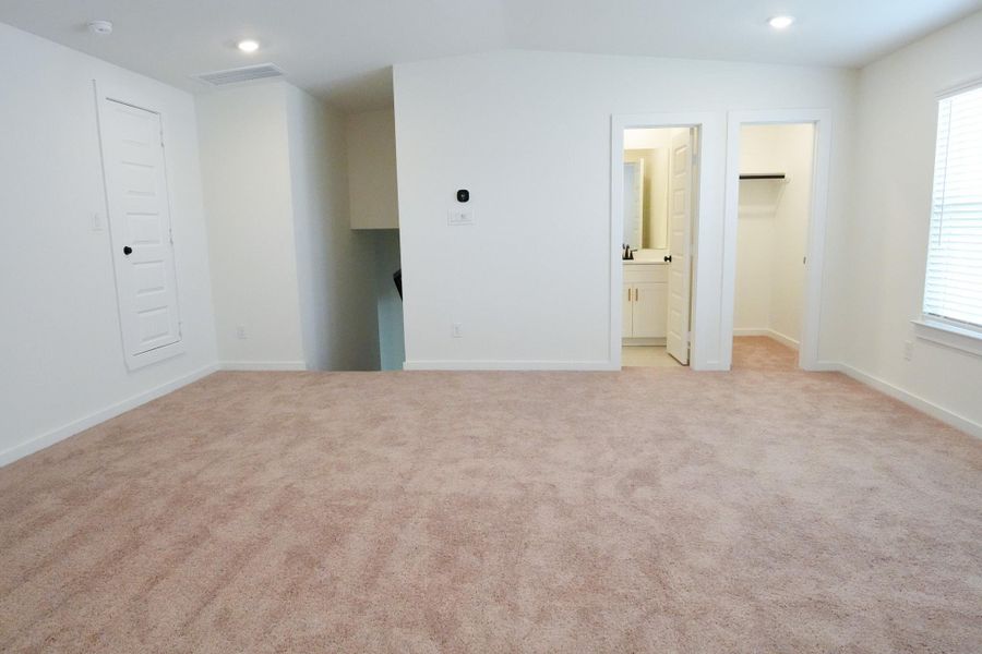 Spacious, unfurnished interior of a new home in Foxtail Palms, Manvel (Image 13).