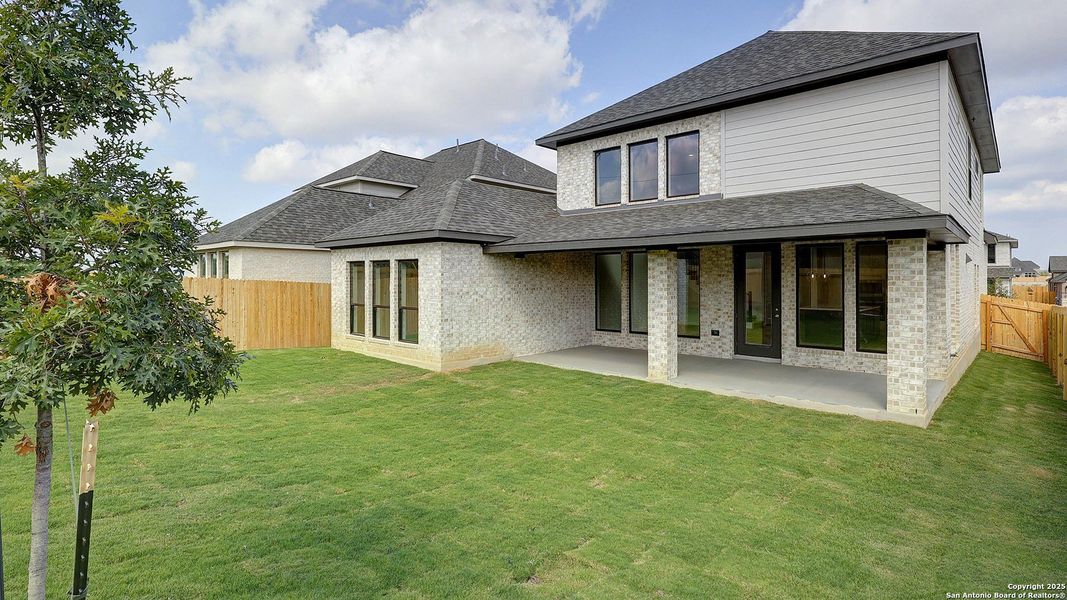 Exterior details and patio area of a home in Haby Hill 50', San Antonio (Image 3). Exterior details and patio area of a home in Haby Hill 50', San Antonio (Image 3).