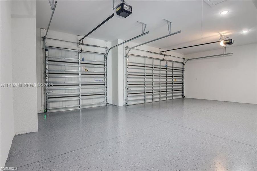 Spacious, unfurnished interior of a new home in , Cape Coral (Image 21).