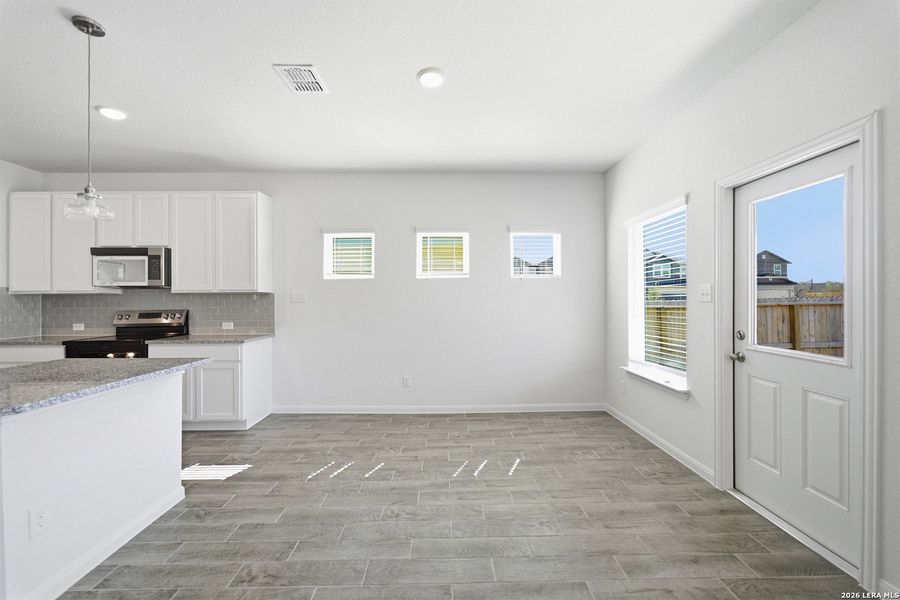 Spacious, unfurnished interior of a new home in Laurel Vistas, San Antonio (Image 16).