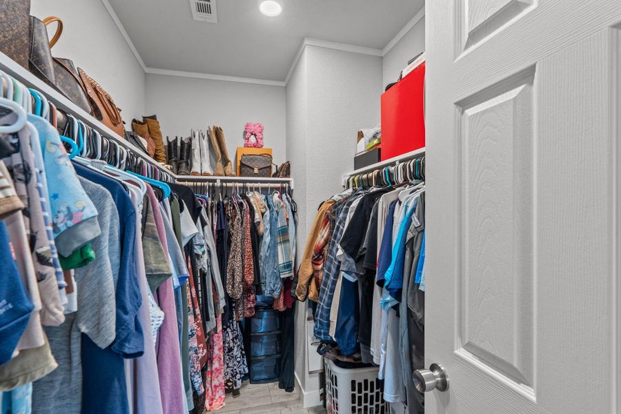 Close-up of interior finishes inside a home in , Santa Fe (Image 21).