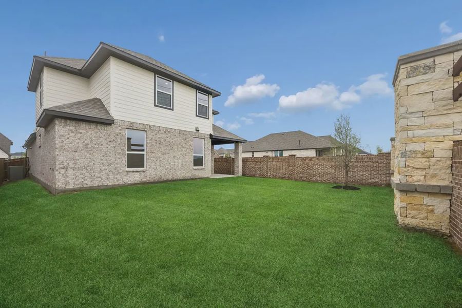 Exterior details and patio area of a home in Avondale, Fate (Image 16).