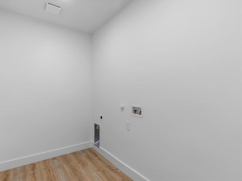 Spacious, unfurnished interior of a new home in , Granbury (Image 22).