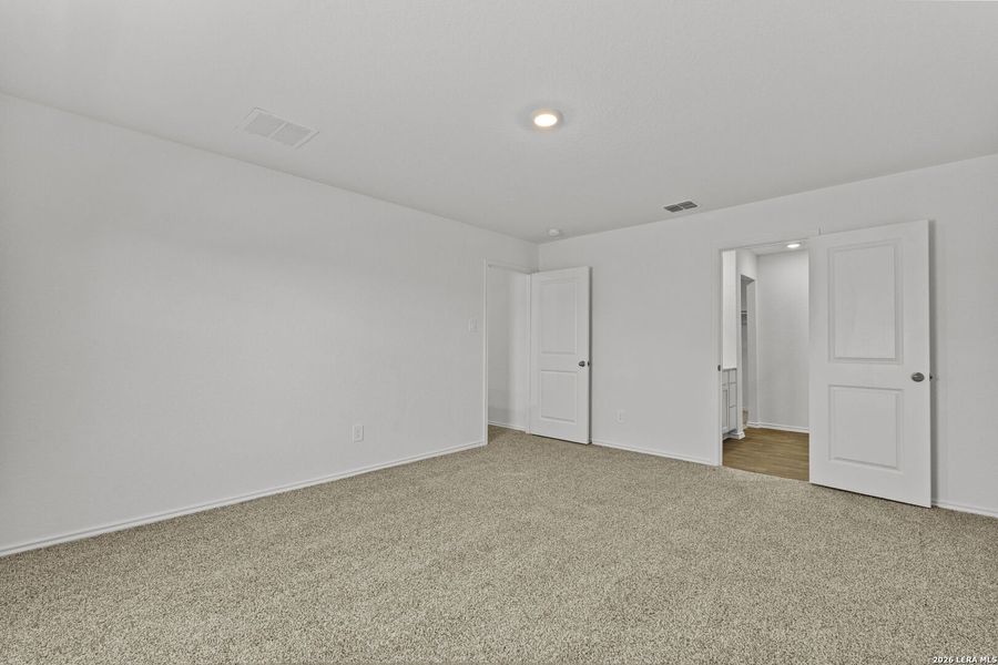 Spacious, unfurnished interior of a new home in Stonehill, San Antonio (Image 12).