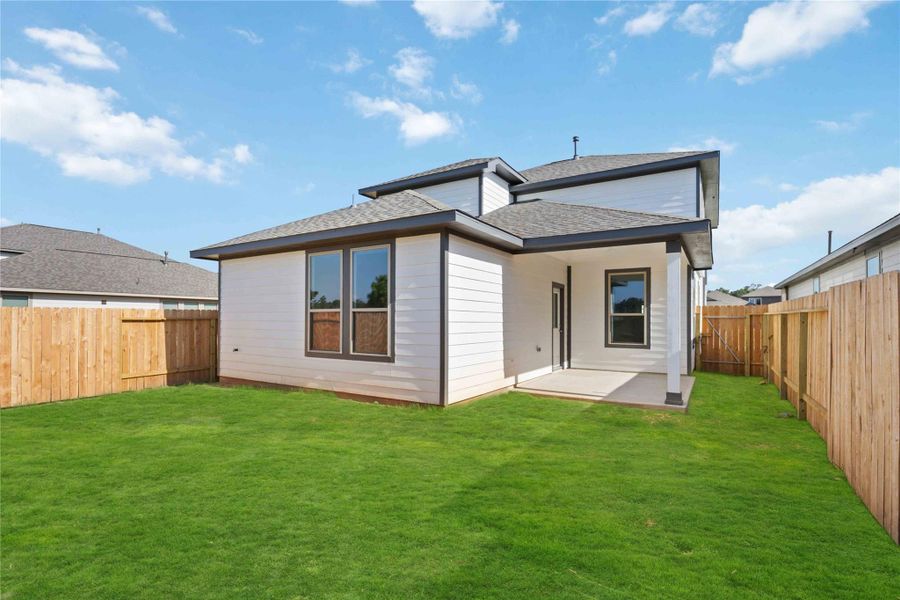 Exterior details and patio area of a home in Magnolia Springs, Montgomery (Image 15).