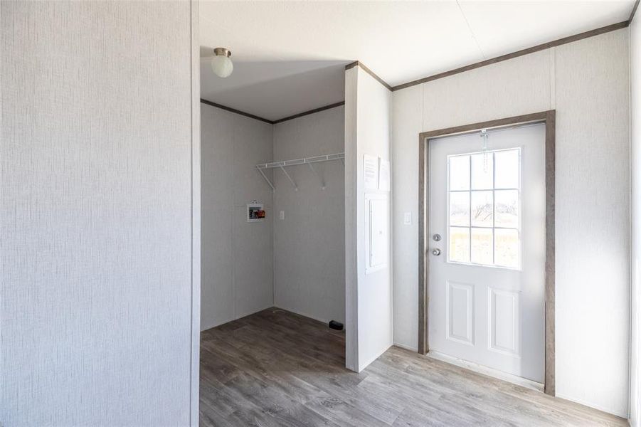 Spacious, unfurnished interior of a new home in , Merkel (Image 17).