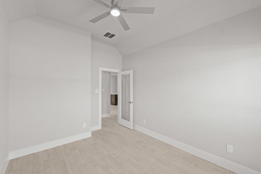 Spacious, unfurnished interior of a new home in Briarwood Crossing, Rosenberg (Image 25).