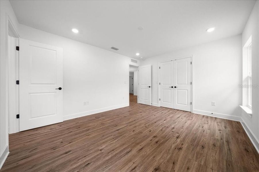 Spacious, unfurnished interior of a new home in , Weeki Wachee (Image 41).