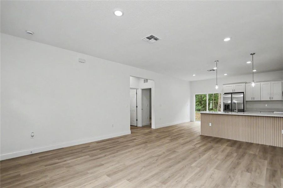 Spacious, unfurnished interior of a new home in , Citrus Springs (Image 16).