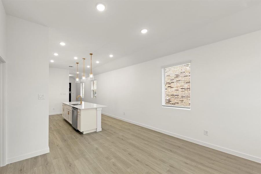 10. 5925 Laurel Lake - Dining