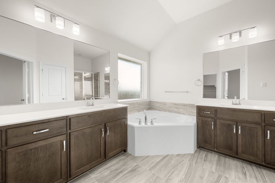 Furnished interior view inside a new home in Myrtle Creek, Waxahachie (Image 7).