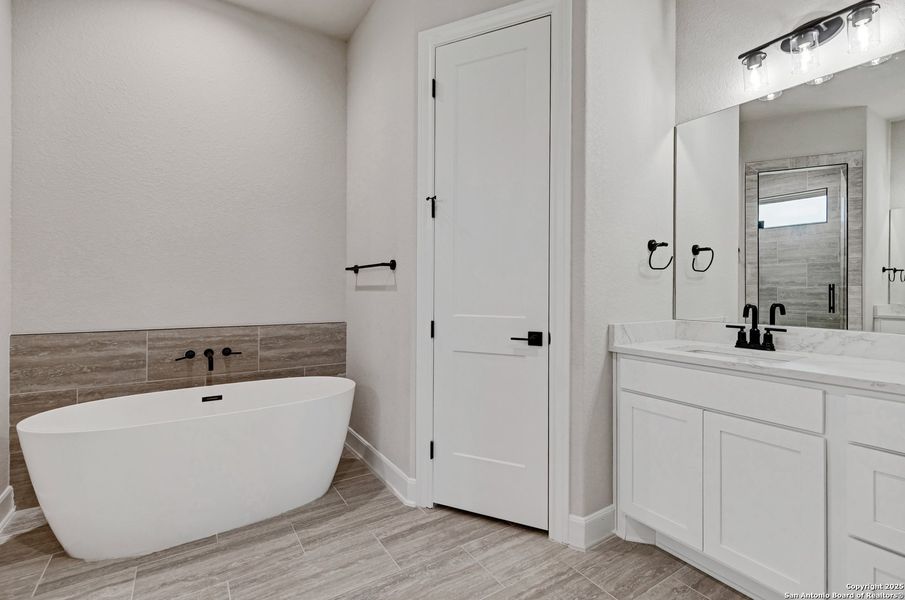 Furnished interior view inside a new home in , La Vernia (Image 6). Furnished interior view inside a new home in , La Vernia (Image 6).