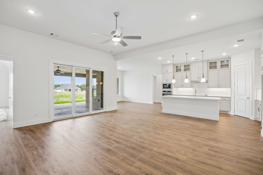 Spacious, unfurnished interior of a new home in Lakeway Estates, Waxahachie (Image 18).