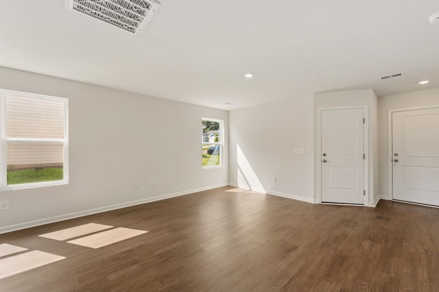 Spacious, unfurnished interior of a new home in Evergreen, Spartanburg (Image 10).