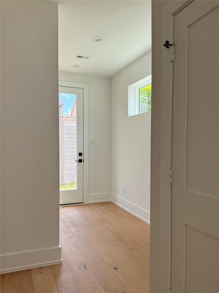 Spacious, unfurnished interior of a new home in , Houston (Image 10).