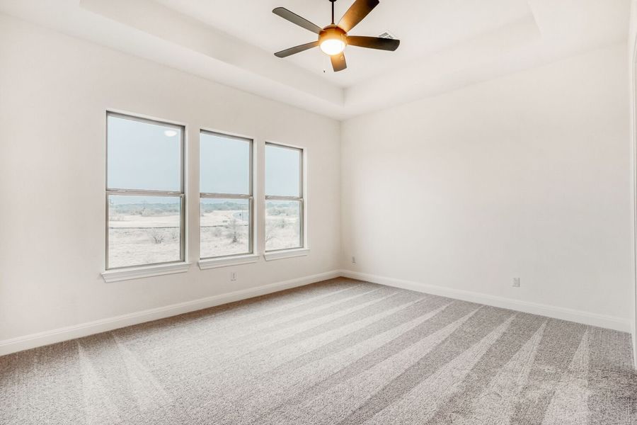 Spacious, unfurnished interior of a new home in 6 Creeks, Kyle (Image 9).